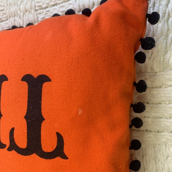 5 PIECE HALLOWEEN BUNDLE INCLUDES COLLECTORS ITEM - Picture 12 of 14